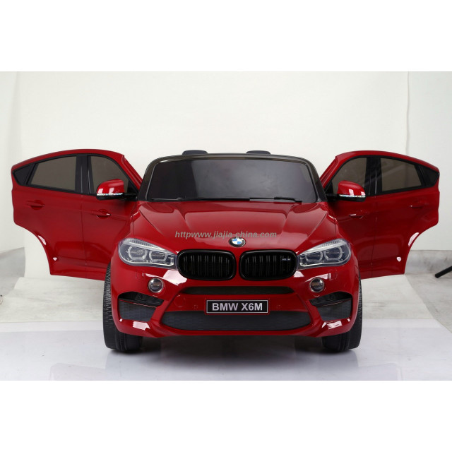 BMW X6 s 2,4G bluetooth DO, EVA kolesami, otváracími dverami,12V, čalunenou vyšívanou sedačkou, lakované čiernou farbou