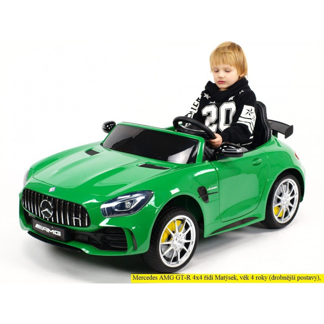 Mercedes - Benz S63 AMG, s 2.4G DO, pérovaním obidvoch náprav, EVA kolesami,12V, jahodovo červený