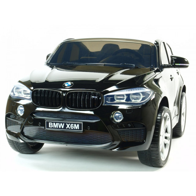 BMW X6 s 2,4G bluetooth DO, EVA kolesami, otváracími dverami,12V, čalunenou vyšívanou sedačkou, lakované čiernou farbou