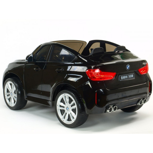 BMW X6 s 2,4G bluetooth DO, EVA kolesami, otváracími dverami,12V, čalunenou vyšívanou sedačkou, lakované čiernou farbou