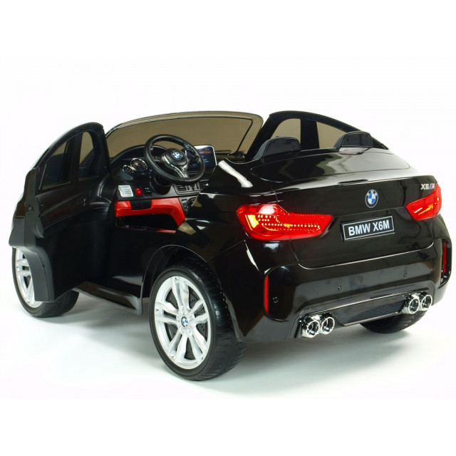 BMW X6 s 2,4G bluetooth DO, EVA kolesami, otváracími dverami,12V, čalunenou vyšívanou sedačkou, lakované čiernou farbou