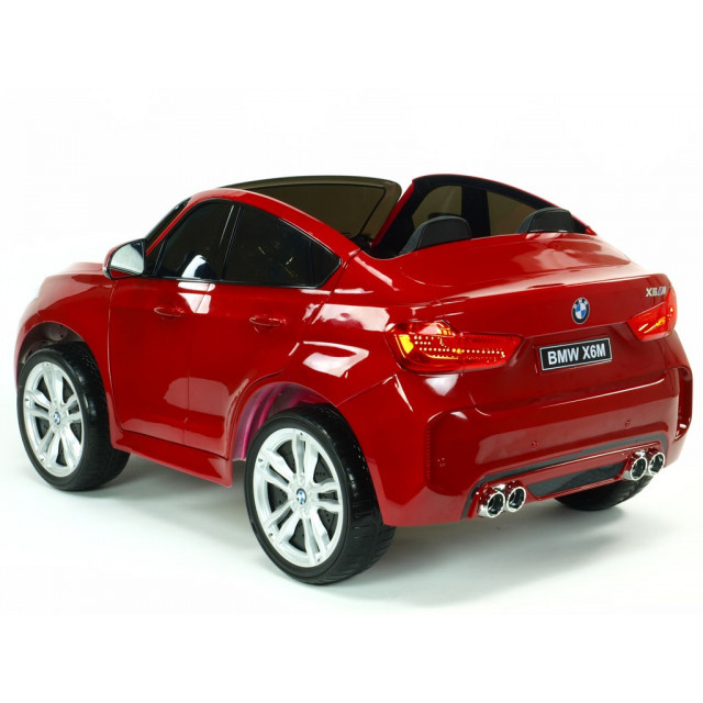 BMW X6 s 2,4G bluetooth DO, EVA kolesami, otváracími dverami,12V, čalunenou vyšívanou sedačkou, lakované čiernou farbou