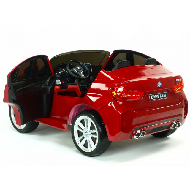 BMW X6 s 2,4G bluetooth DO, EVA kolesami, otváracími dverami,12V, čalunenou vyšívanou sedačkou, lakované čiernou farbou