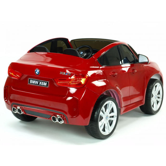 BMW X6 s 2,4G bluetooth DO, EVA kolesami, otváracími dverami,12V, čalunenou vyšívanou sedačkou, lakované čiernou farbou