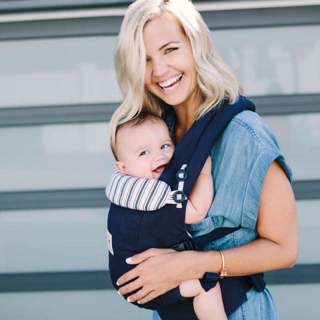 ERGOBABY | NOSIČ ADAPT - BLACK