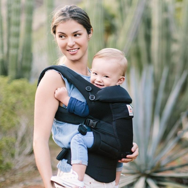 ERGOBABY | NOSIČ ADAPT - BLACK