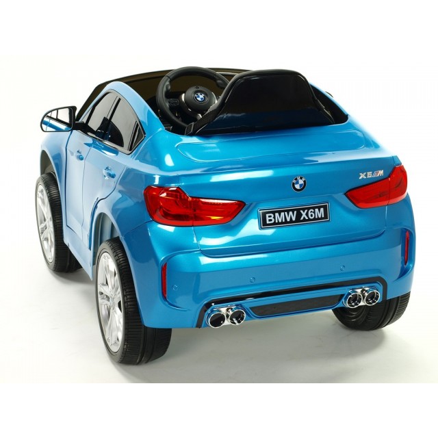 BMW X6 s 2,4G bluetooth DO, EVA kolesami, otváracími dverami,12V, čalunenou vyšívanou sedačkou, lakované čiernou farbou