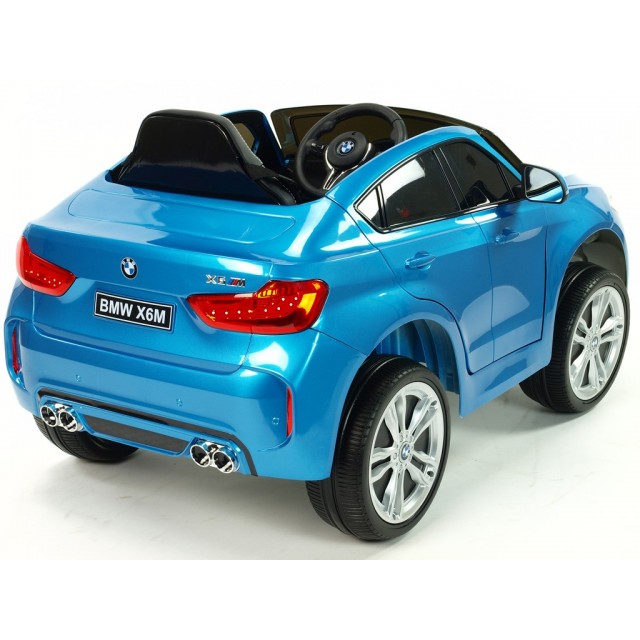 BMW X6 s 2,4G bluetooth DO, EVA kolesami, otváracími dverami,12V, čalunenou vyšívanou sedačkou, lakované čiernou farbou