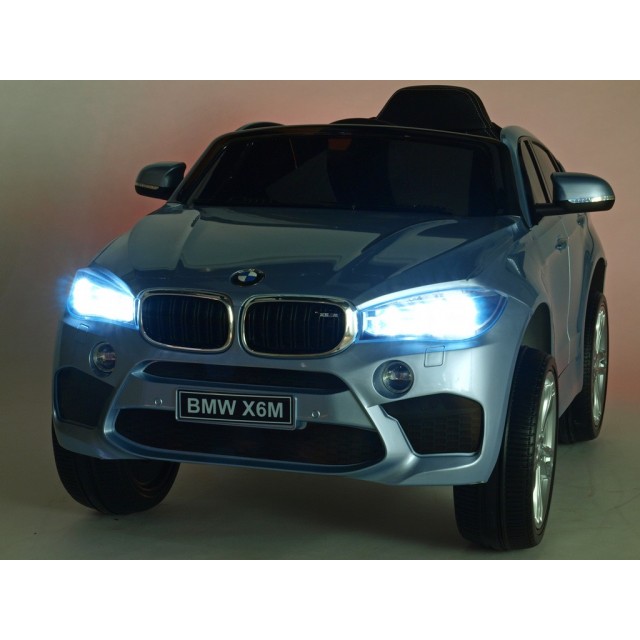 BMW X6 s 2,4G bluetooth DO, EVA kolesami, otváracími dverami,12V, čalunenou vyšívanou sedačkou, lakované čiernou farbou