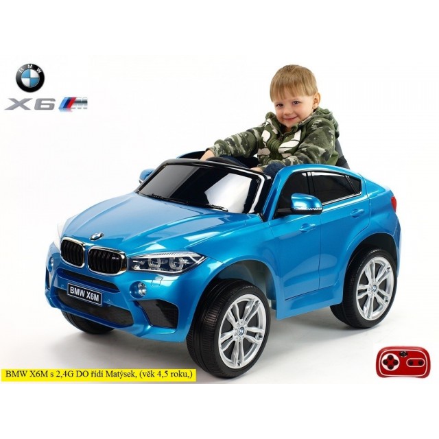 BMW X6 s 2,4G bluetooth DO, EVA kolesami, otváracími dverami,12V, čalunenou vyšívanou sedačkou, lakované čiernou farbou