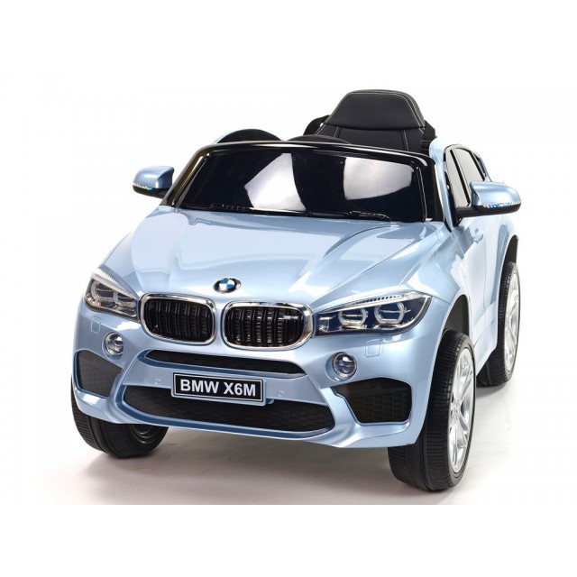 BMW X6 s 2,4G bluetooth DO, EVA kolesami, otváracími dverami,12V, čalunenou vyšívanou sedačkou, lakované čiernou farbou