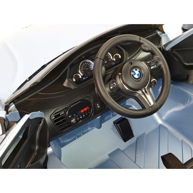 BMW X6 s 2,4G bluetooth DO, EVA kolesami, otváracími dverami,12V, čalunenou vyšívanou sedačkou, lakované čiernou farbou