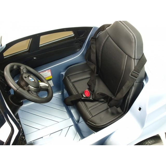 BMW X6 s 2,4G bluetooth DO, EVA kolesami, otváracími dverami,12V, čalunenou vyšívanou sedačkou, lakované čiernou farbou