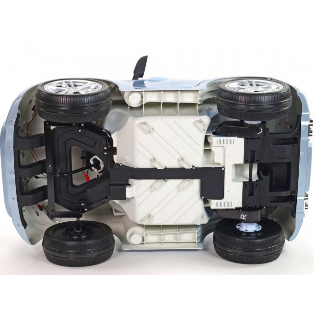 BMW X6 s 2,4G bluetooth DO, EVA kolesami, otváracími dverami,12V, čalunenou vyšívanou sedačkou, lakované čiernou farbou