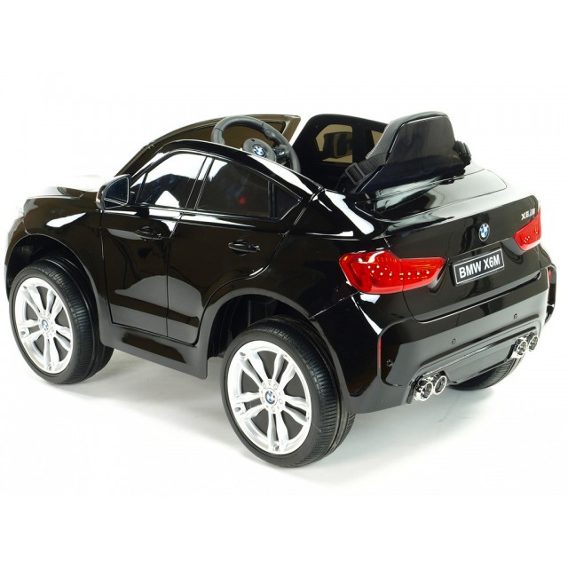 BMW X6 s 2,4G bluetooth DO, EVA kolesami, otváracími dverami,12V, čalunenou vyšívanou sedačkou, lakované čiernou farbou
