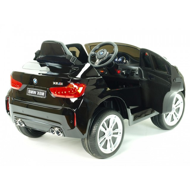 BMW X6 s 2,4G bluetooth DO, EVA kolesami, otváracími dverami,12V, čalunenou vyšívanou sedačkou, lakované čiernou farbou