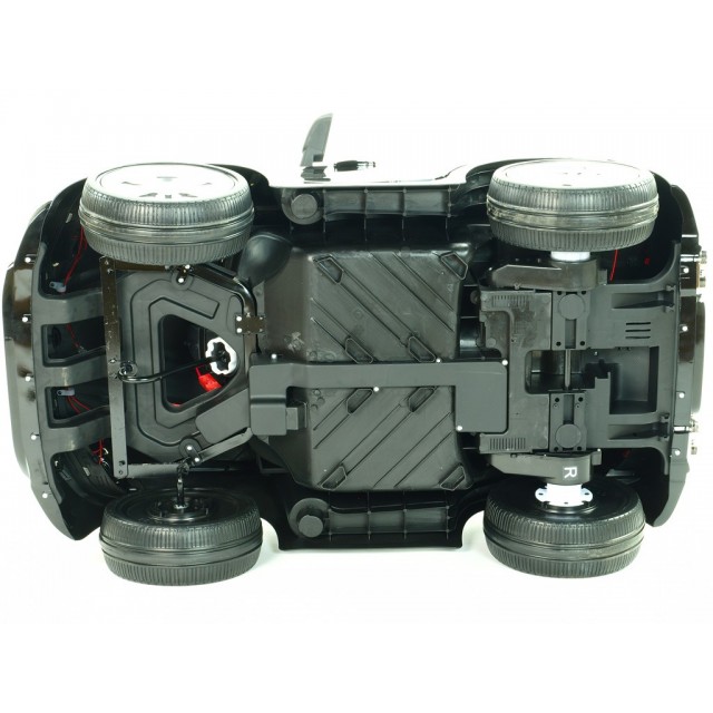 BMW X6 s 2,4G bluetooth DO, EVA kolesami, otváracími dverami,12V, čalunenou vyšívanou sedačkou, lakované čiernou farbou