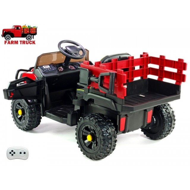 Farmárské auto s nákladnou korbou a lopatou