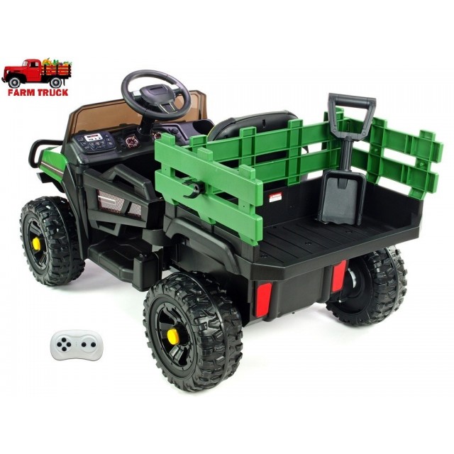 Farmárské auto s nákladnou korbou a lopatou