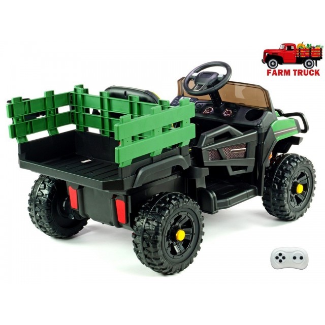 Farmárské auto s nákladnou korbou a lopatou