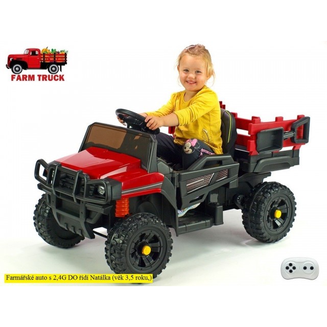 Farmárské auto s nákladnou korbou a lopatou