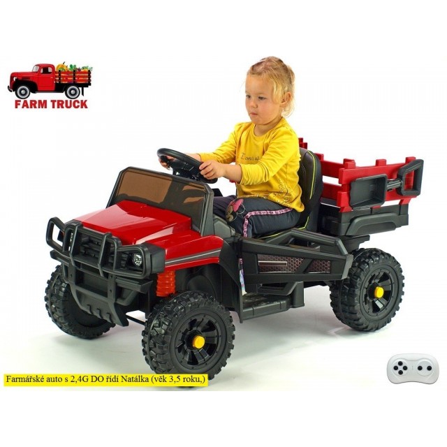 Farmárské auto s nákladnou korbou a lopatou