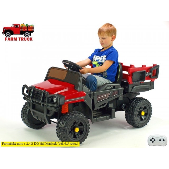 Farmárské auto s nákladnou korbou a lopatou