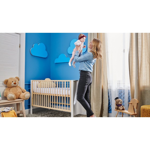 Postieľka drevená so zábranou Mia Gray