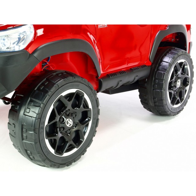 Toyota Hilux Rugged-X s 2.4G, 4x4 dvojmiestná