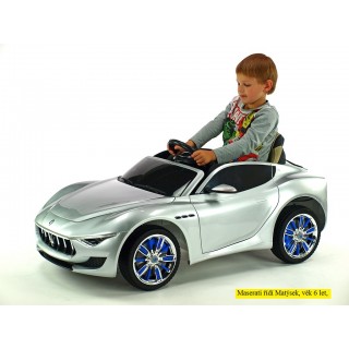 Maserati Alfieri s 2,4G, strieboná metalíza