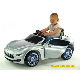 Maserati Alfieri s 2,4G, strieboná metalíza