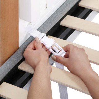 KINDERKRAFT Postieľka drevená Koya s funkciou ohrádky vrátane matraca