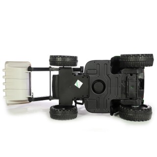 Elektrický traktor s funkčnou nakladaciou lyžicou