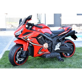 Cestná motorka CBR 650R s plynovou rukoväťou a nožnou brzdou