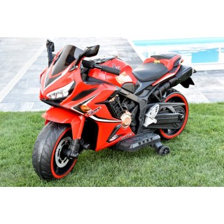 Cestná motorka CBR 650R s plynovou rukoväťou a nožnou brzdou