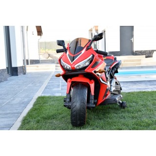 Cestná motorka CBR 650R s plynovou rukoväťou a nožnou brzdou