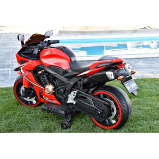 Cestná motorka CBR 650R s plynovou rukoväťou a nožnou brzdou