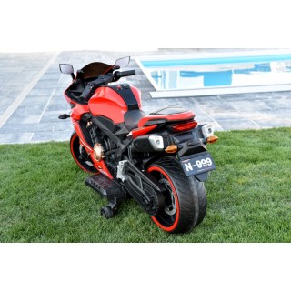 Cestná motorka CBR 650R s plynovou rukoväťou a nožnou brzdou