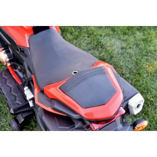 Cestná motorka CBR 650R s plynovou rukoväťou a nožnou brzdou