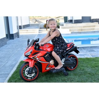 Cestná motorka CBR 650R s plynovou rukoväťou a nožnou brzdou