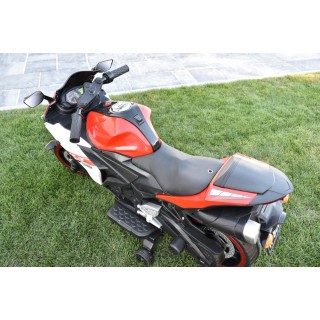 Cestná motorka Ninja R3 s plynovou rukoväťou a nožnou brzdou