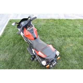 Cestná motorka Ninja R3 s plynovou rukoväťou a nožnou brzdou