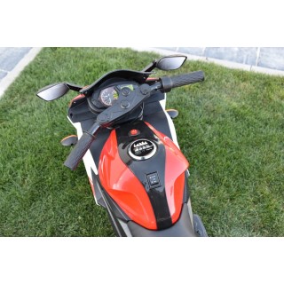 Cestná motorka Ninja R3 s plynovou rukoväťou a nožnou brzdou