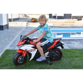 Cestná motorka Ninja R3 s plynovou rukoväťou a nožnou brzdou