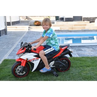 Cestná motorka Ninja R3 s plynovou rukoväťou a nožnou brzdou